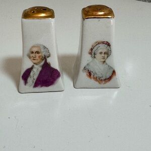 Vintage George & Martha Washington Mt. Vernon salt & Pepper‎ Shakers